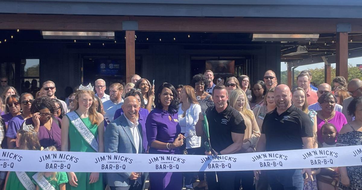 Jim ‘N Nick’s Dothan Hosts Ribbon-Cutting