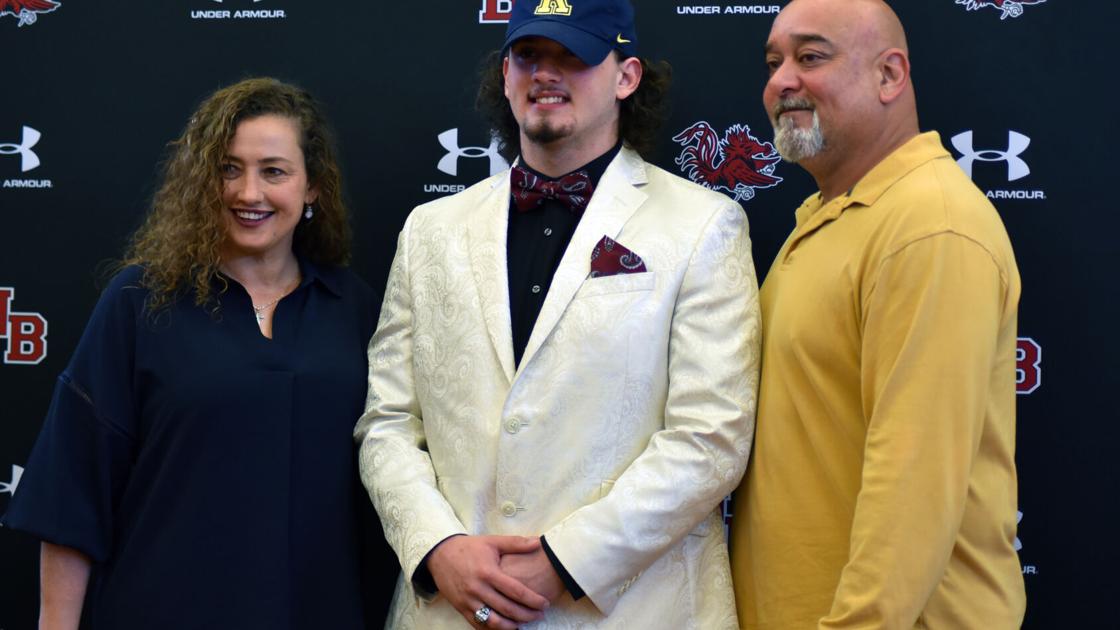 DothanEagle.com - New Brockton football player Julian Noble signs with University of Rochester image