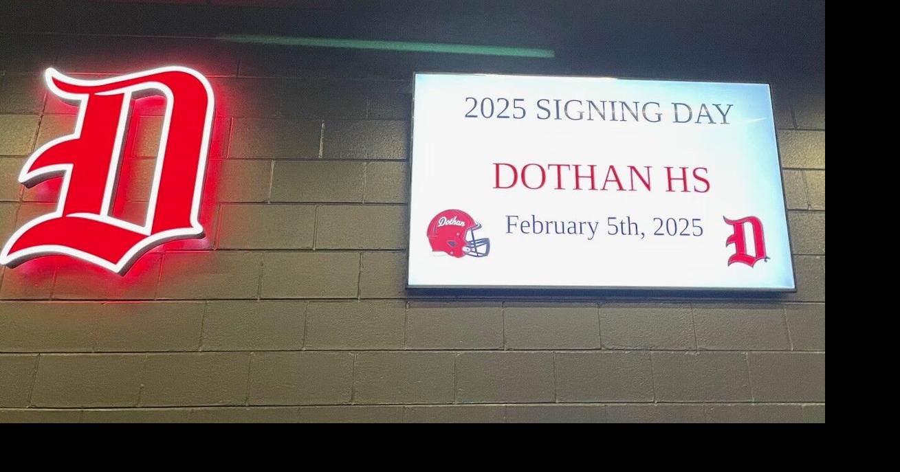 Dothan High football players sign to play on next level