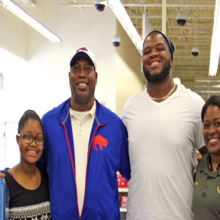 Former Wildcat And Current Nfl Star To Hold Charity Shopping Spree Sports Dothaneaglecom