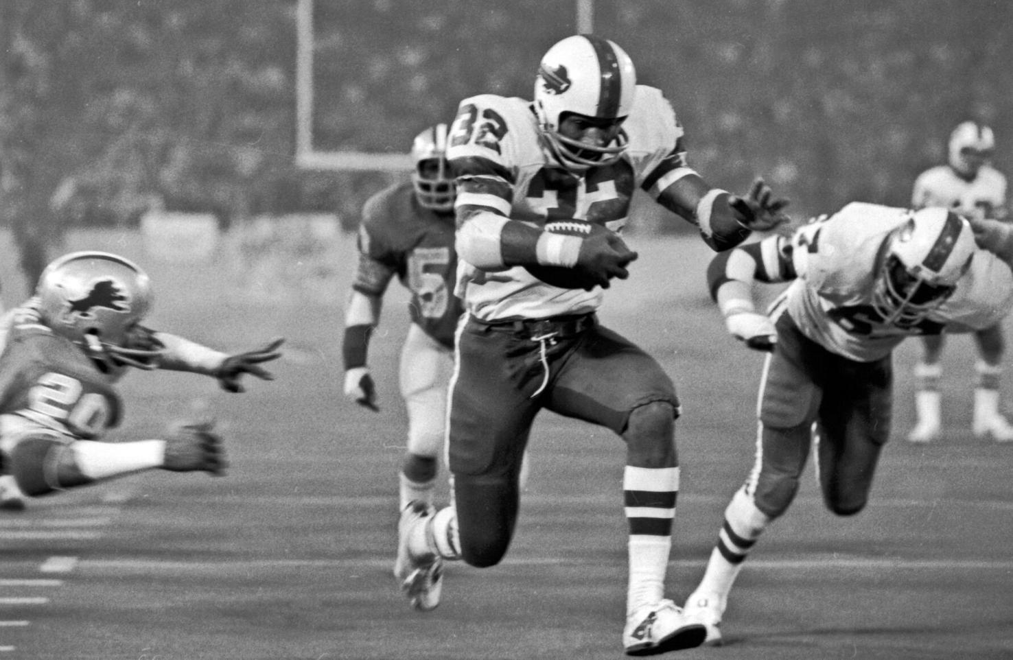 1976 Buffalo's O.J. Simpson rushes for 273 yards, 2 TDs in