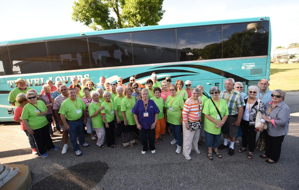 Travel groups help seniors citizens tour the country