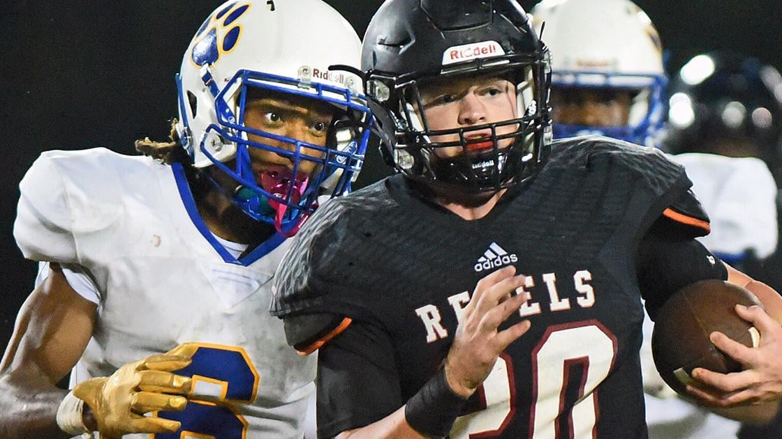 DothanEagle.com - PREP FOOTBALL ROUNDUP: Dale County outlasts Geneva in wild game image
