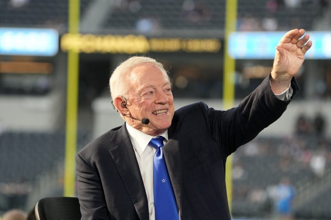 Cowboys owner Jerry Jones ready to buy if right trade arrives