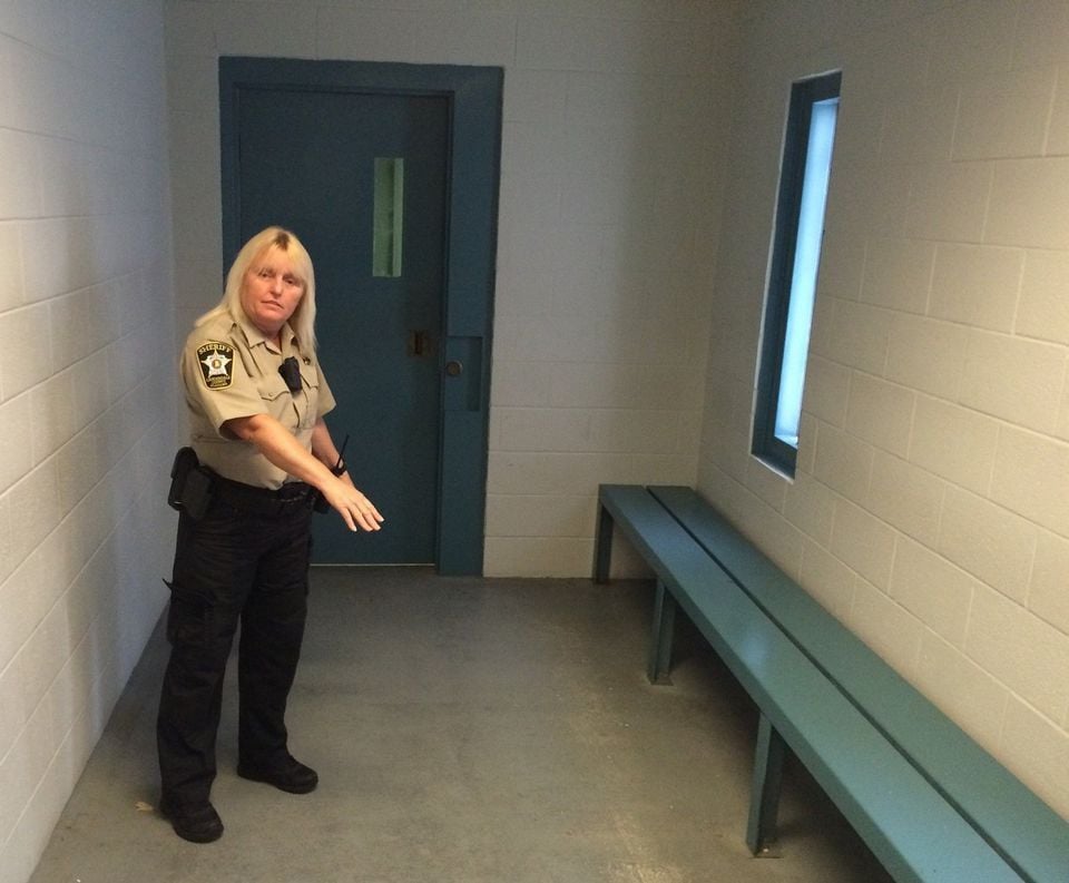 Alabama jail employees saw Corrections officer Vicky White as