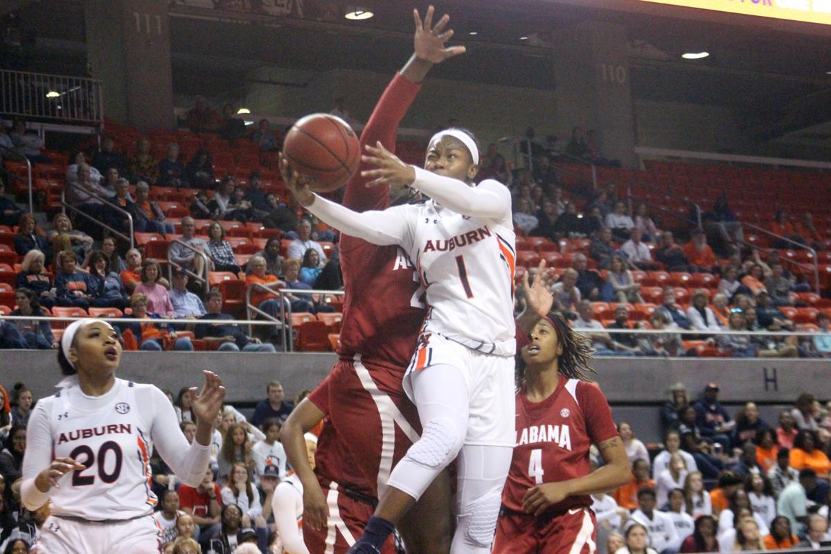 Alabama Women S Basketball Team Throttles Auburn Auburn