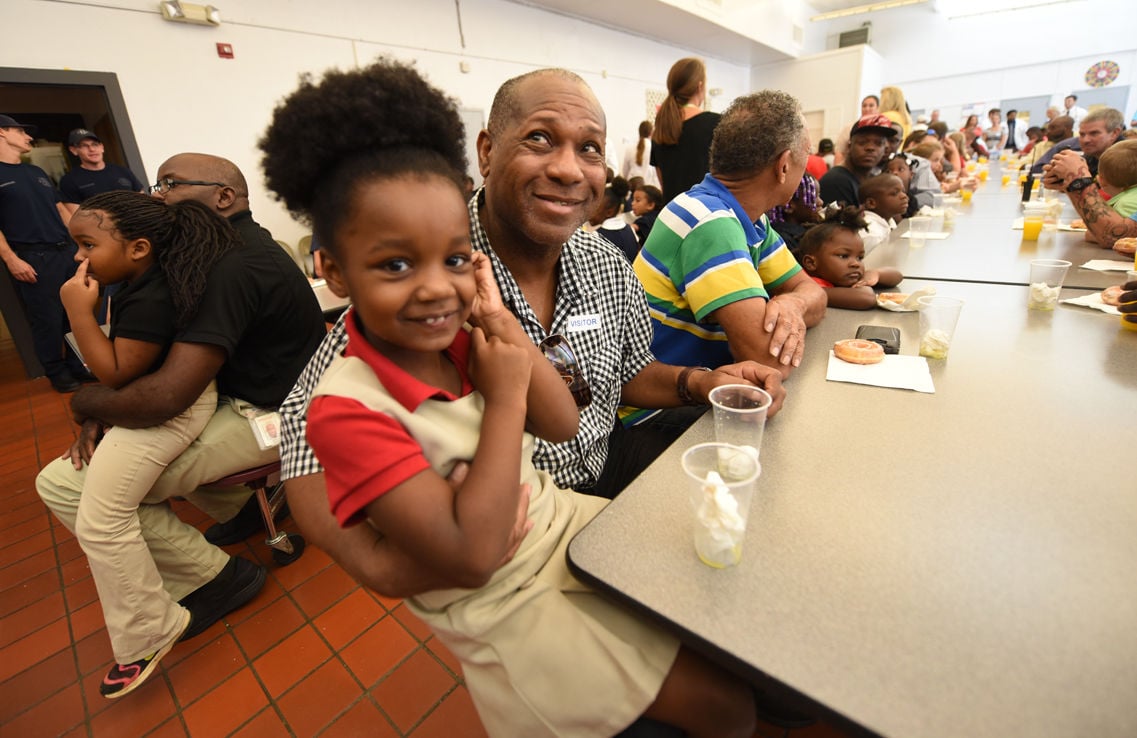 Selma Street Elementary School's Donuts with Dads | News | dothaneagle.com