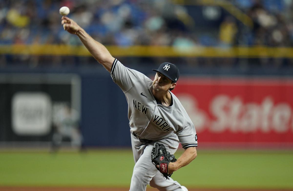 New York Yankees relief pitcher Clay Holmes (35) in the eighth