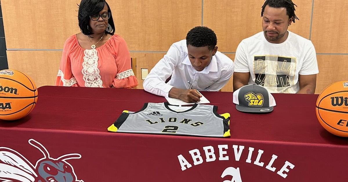 Abbeville basketball player Dylan Crawford signs with Southern