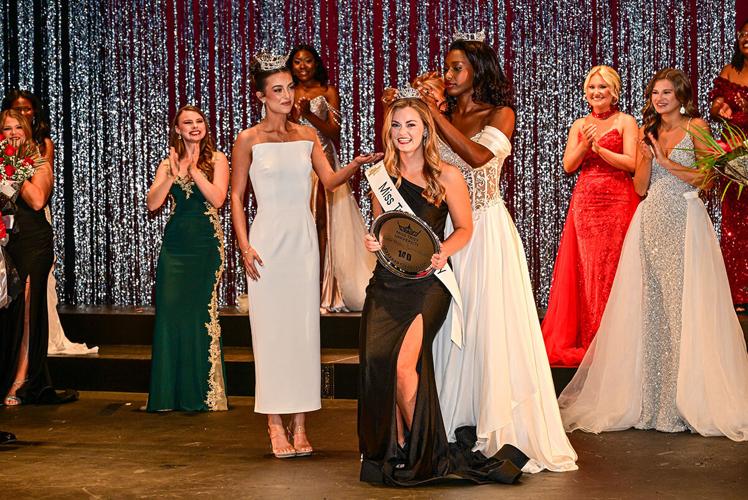 Gracen Murphy crowned Miss Troy University 2027