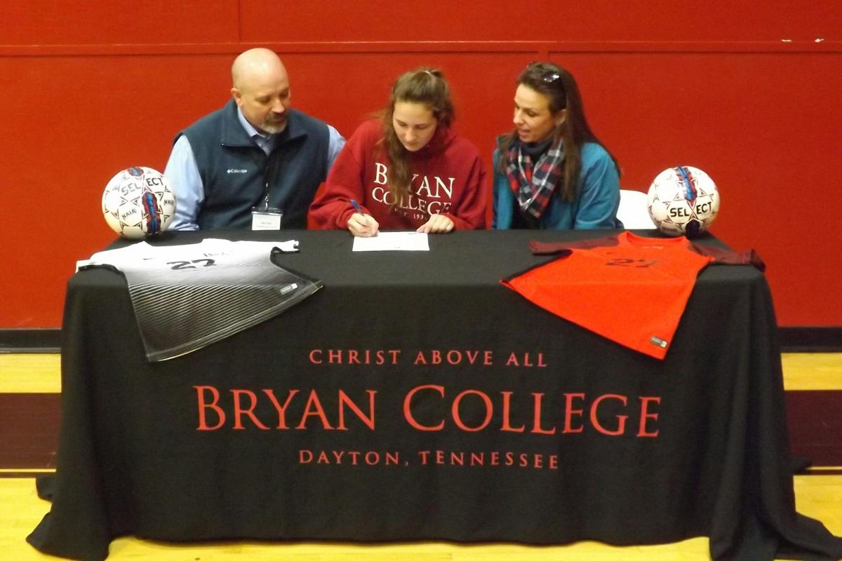 20200313_ent_soccersigning_p1