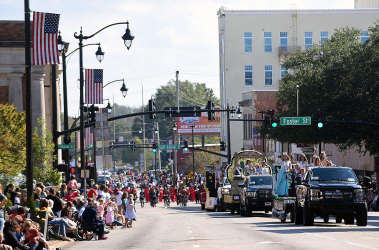 Thousands line National Peanut Festival parade route