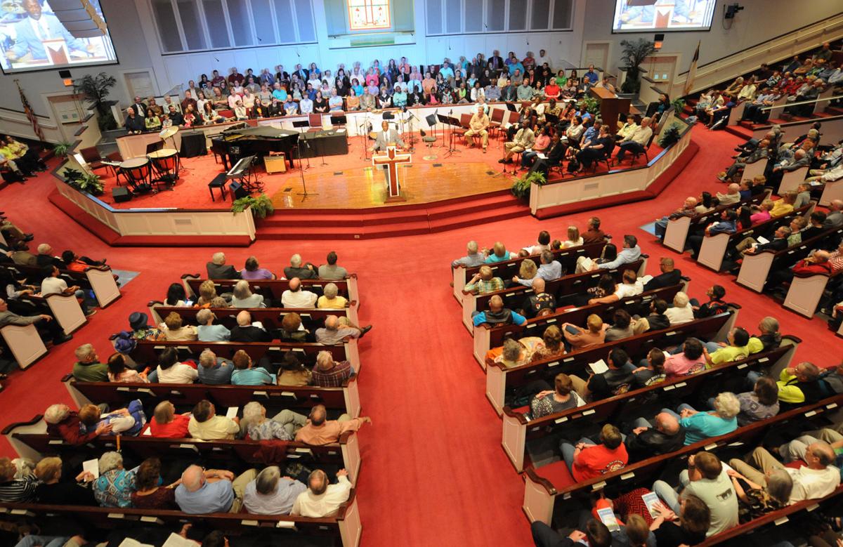 Hundreds Turn Out For Dueling Marriage Rallies Local News Dothaneagle Com