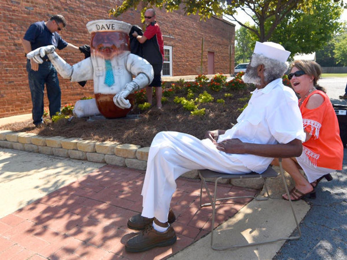 Dancin Dave Now Has His Own Peanut Statue Local News Dothaneagle Com Dancin Dave Now Has His Own Peanut Statue Local News Dothaneagle Com
