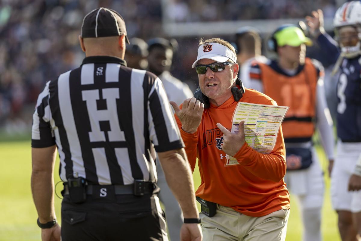 Auburn football signs 25 players