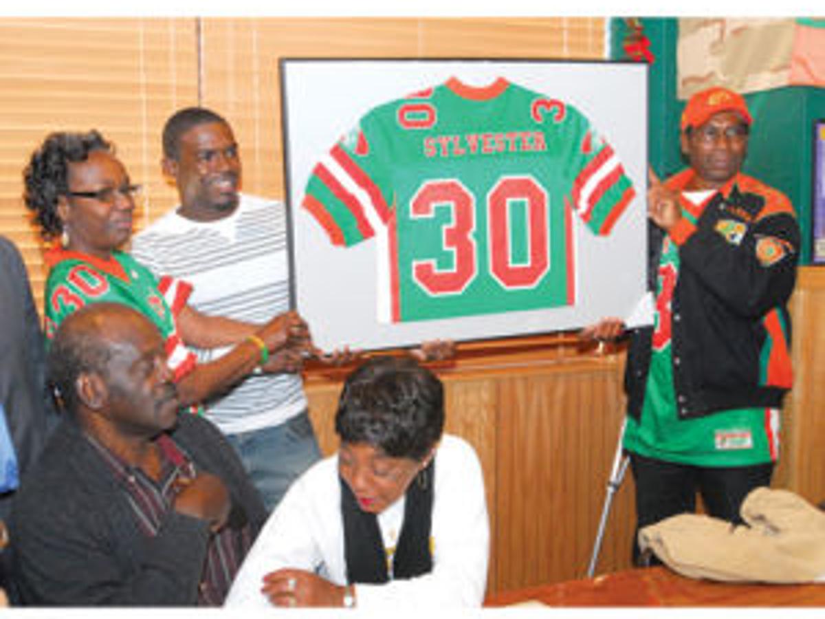 Former Bulldog Sylvester Signs With Falcons Sports Dothaneagle Com