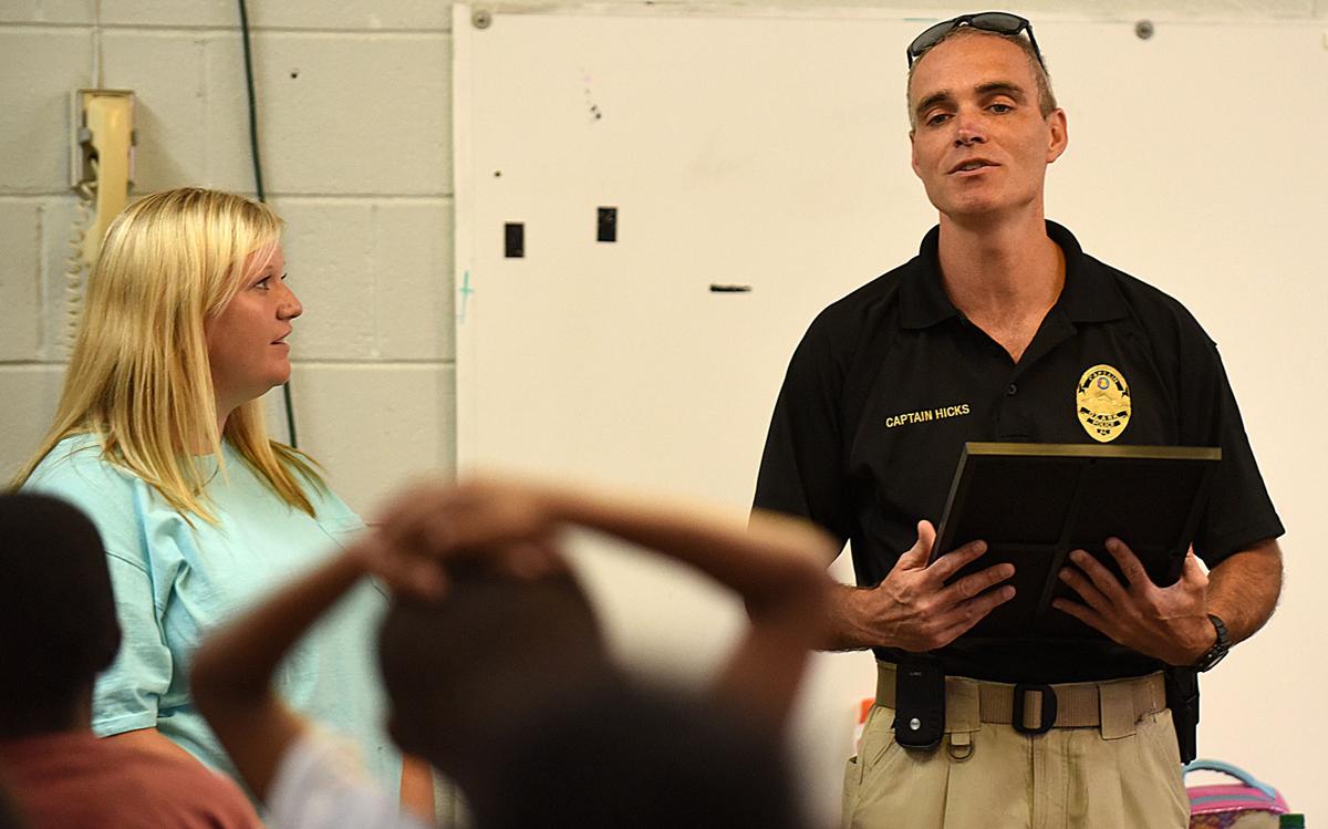 Ozark Camp Kids Thank Officer For Protecting Them On Broken Down Bus Local News Dothaneagle Com