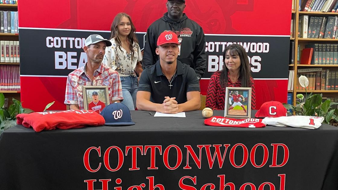 DothanEagle.com - Cottonwood's Anderson signs to play at Wallace-Selma image