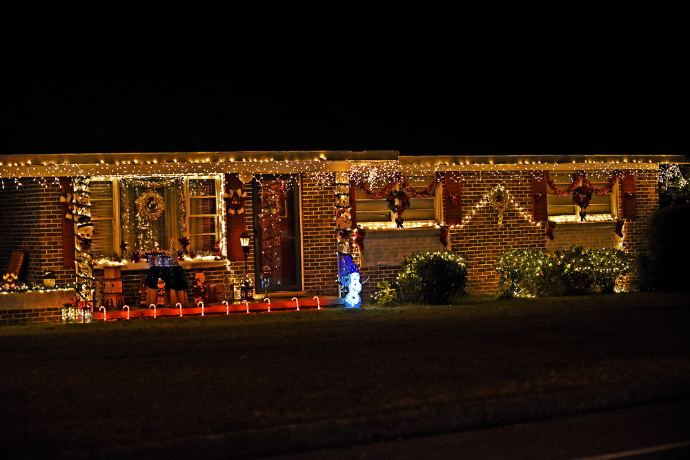 Christmas lights around Dothan Featured