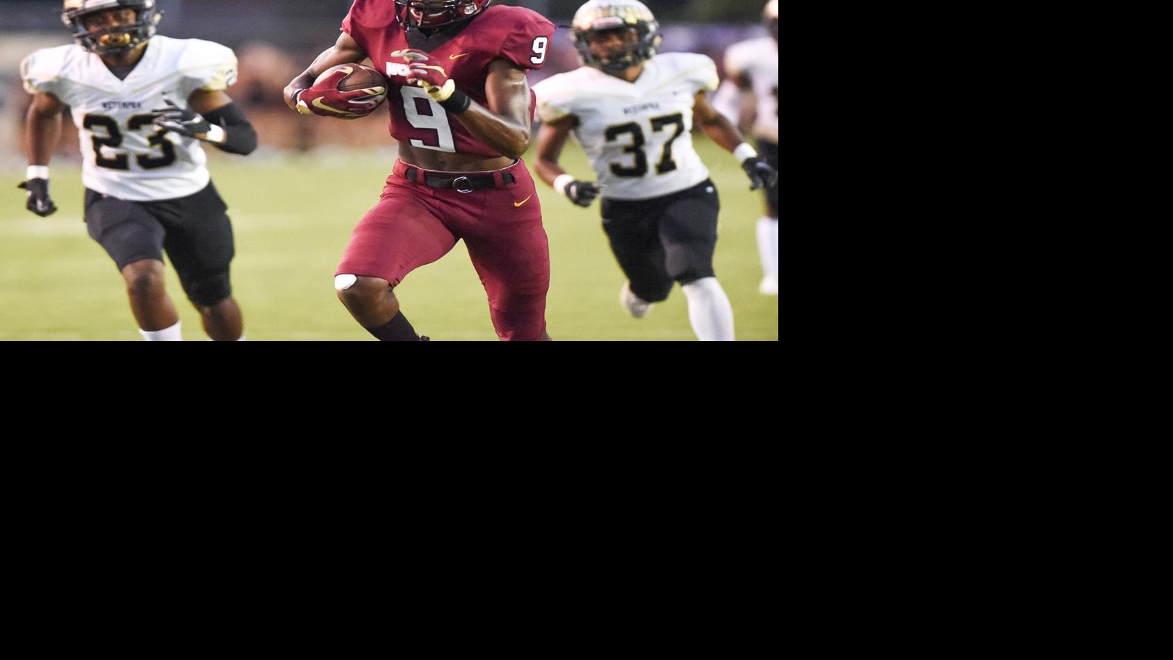 DothanEagle.com - Dothan Wolves beat Wetumpka for historic first victory image