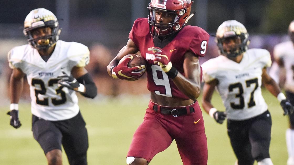 DothanEagle.com - Dothan Wolves beat Wetumpka for historic first victory image