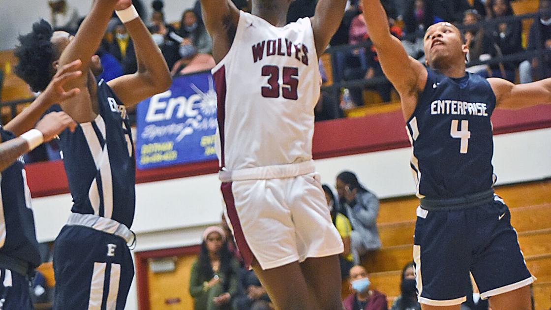 DothanEagle.com - Enterprise rolls past Dothan image