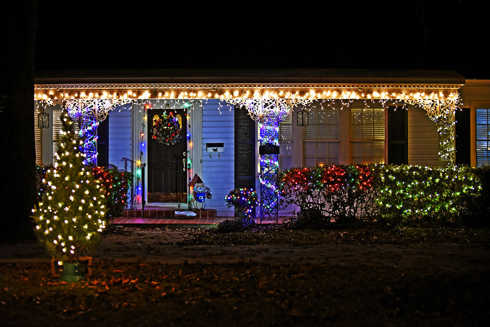 Christmas lights around Dothan Featured