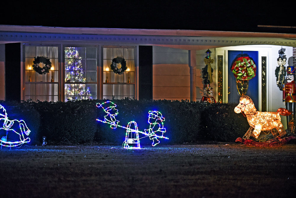 Christmas lights around Dothan Featured