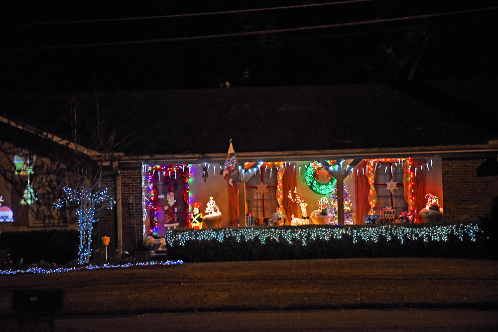 Christmas lights around Dothan Featured