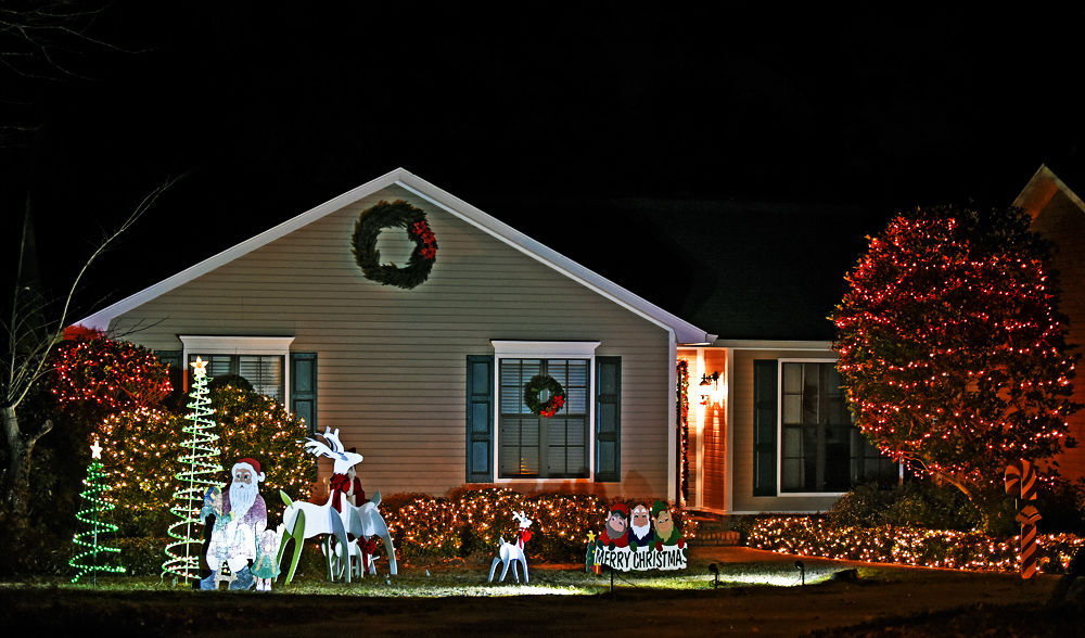 Christmas lights around Dothan Featured