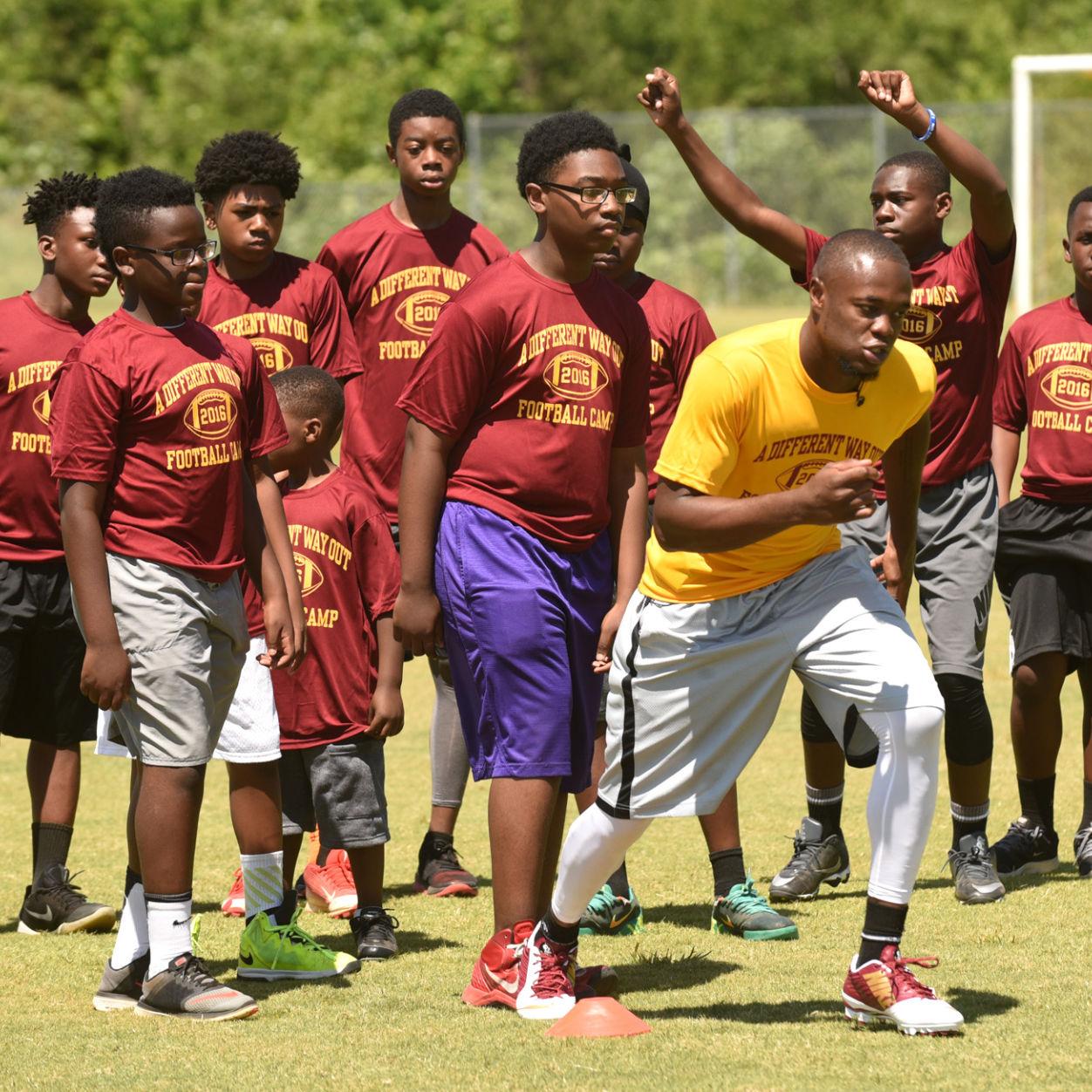 White Several Fsu Teammates Help Give Back At Youth Football