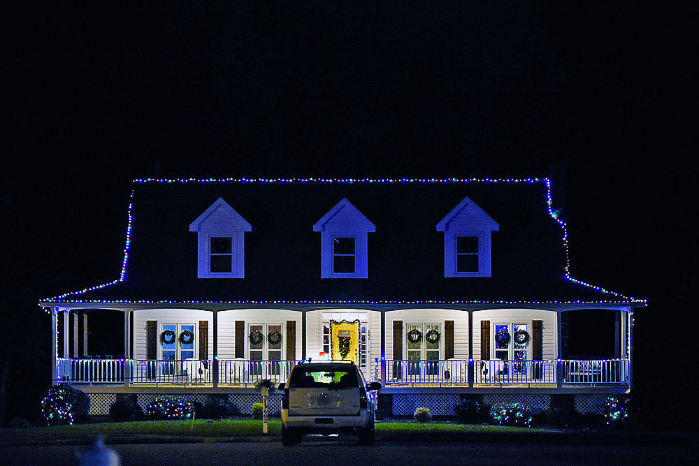 Christmas lights around Dothan Featured