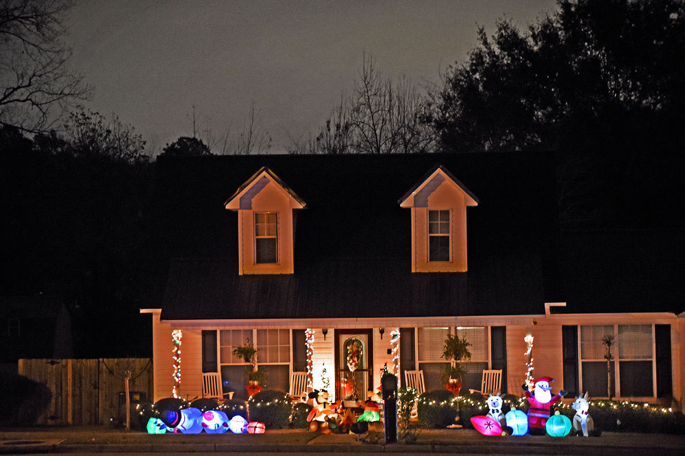 Christmas lights around Dothan Featured