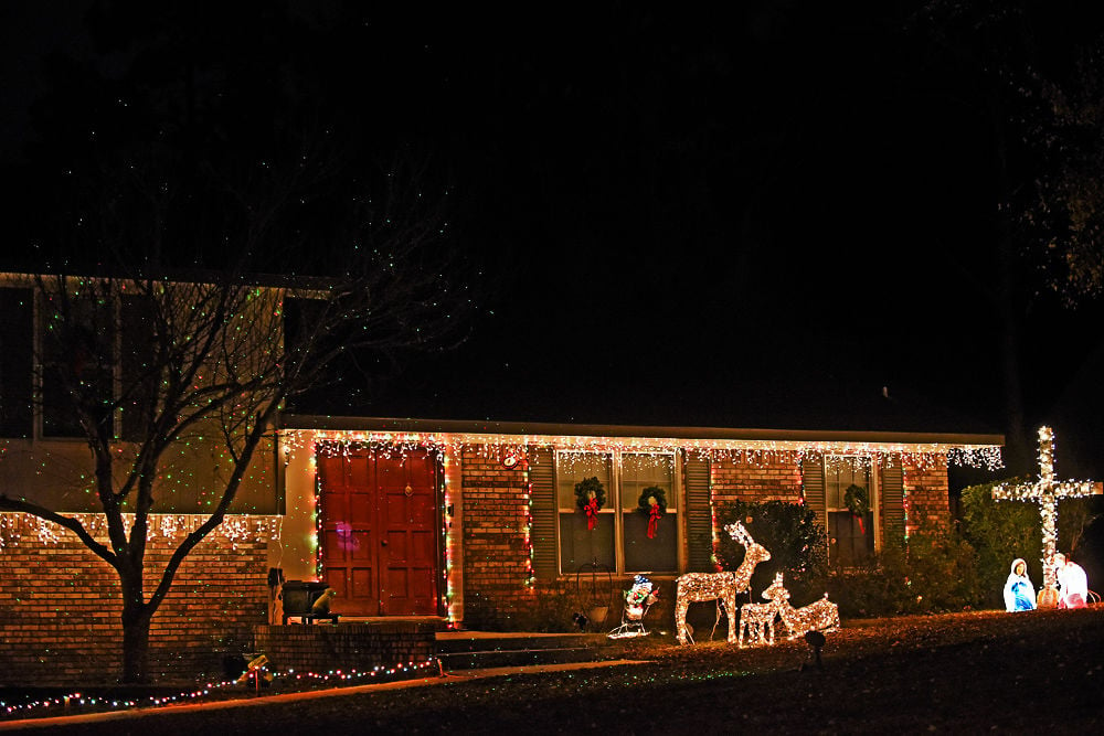 Christmas lights around Dothan Featured