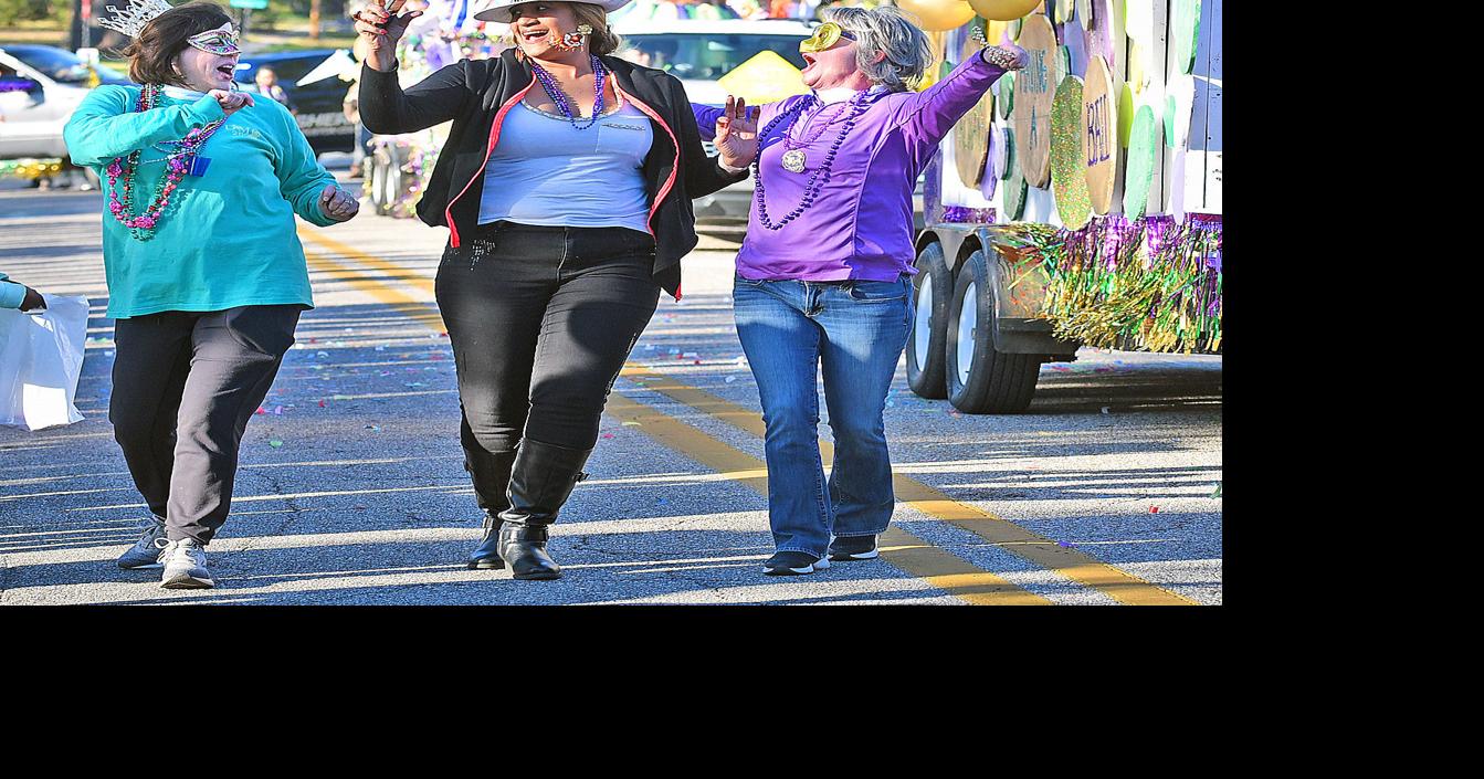 Mardi Gras parade snakes its way through Dothan