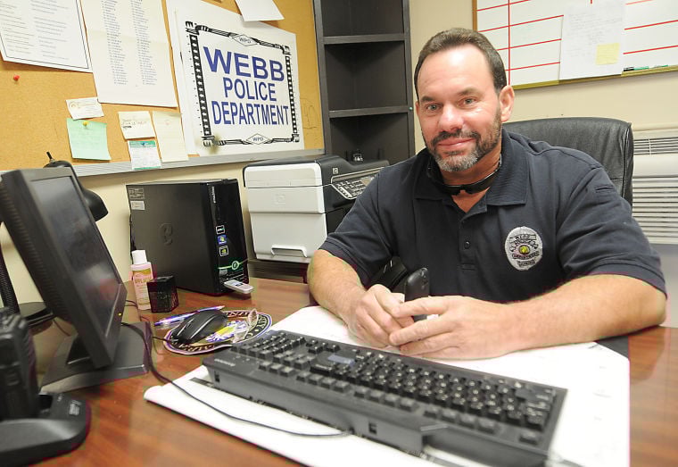 b hires new police chief