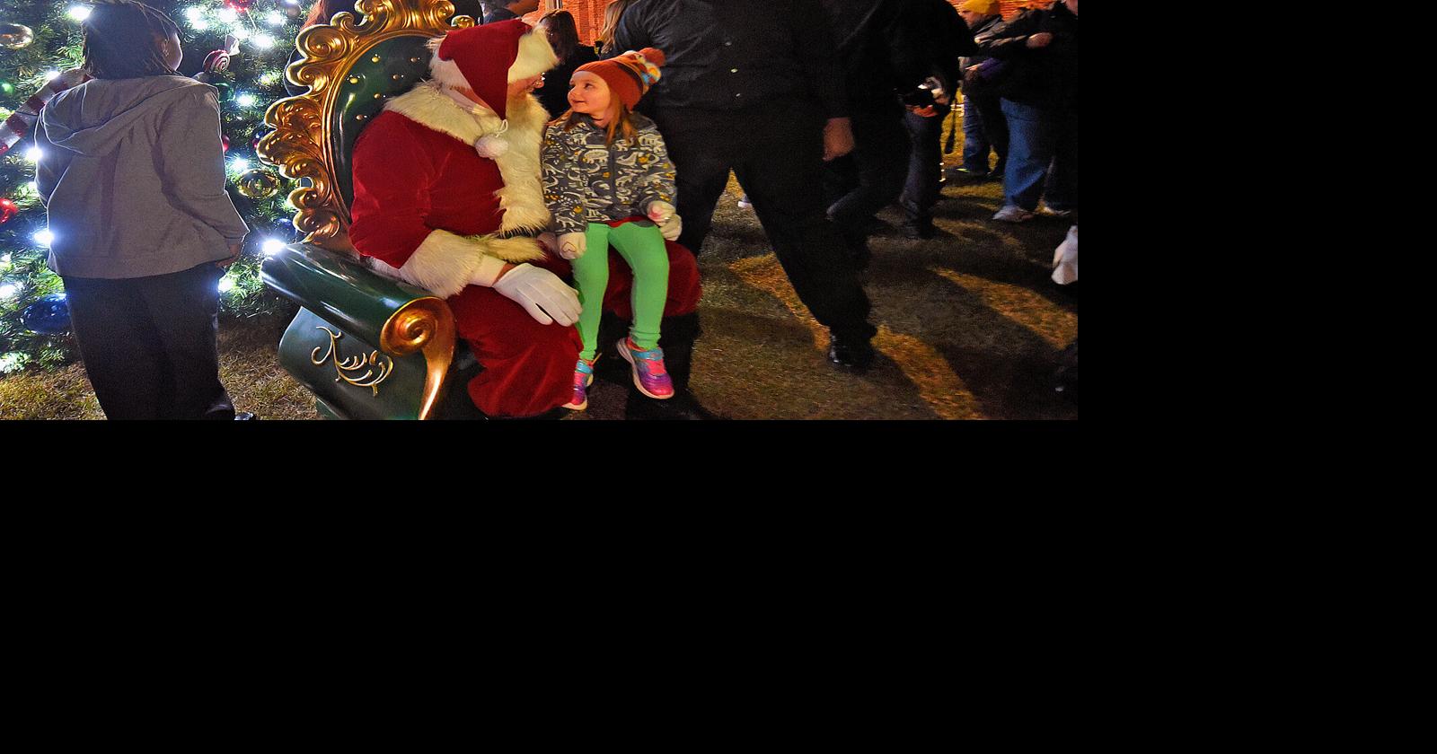 Dothan holds annual Christmas tree lighting