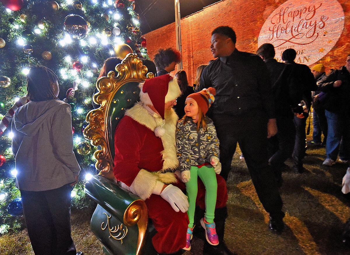 Dothan holds annual Christmas tree lighting