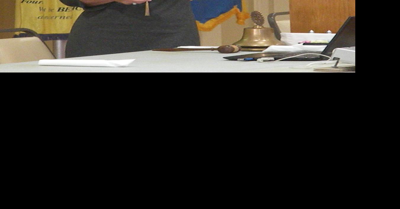 Elections Analyst Richey speaks at Rotary Club meeting