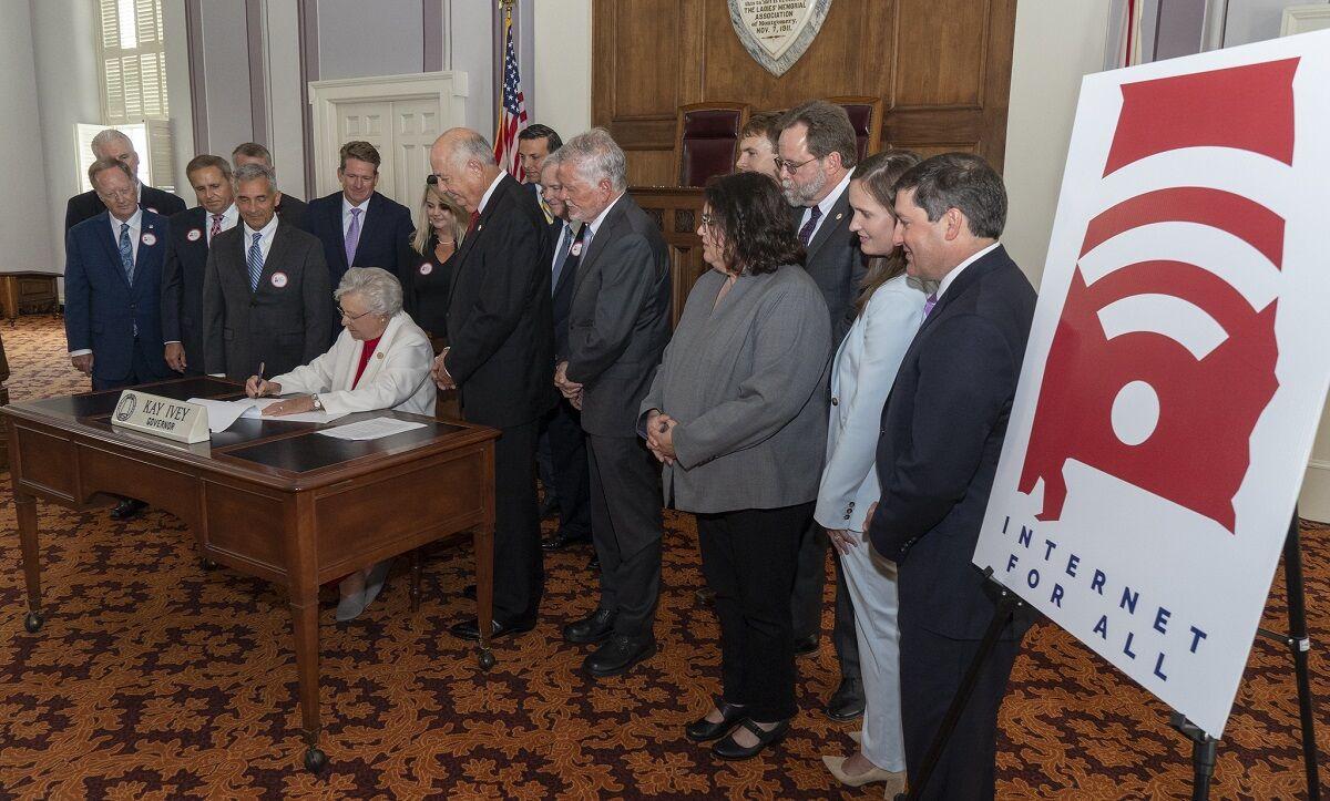 Gov Ivey Signs Connect Alabama Act To Drive Broadband Expansion 