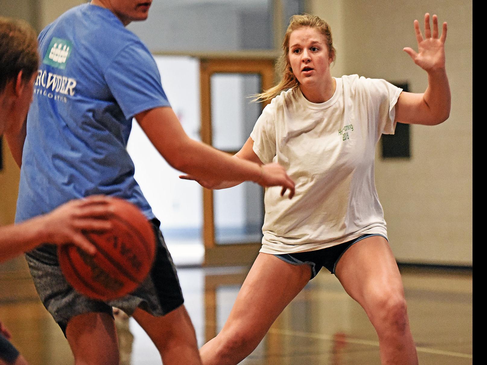 Family Bloodlines Create Strong Chemistry On G W Long Girls