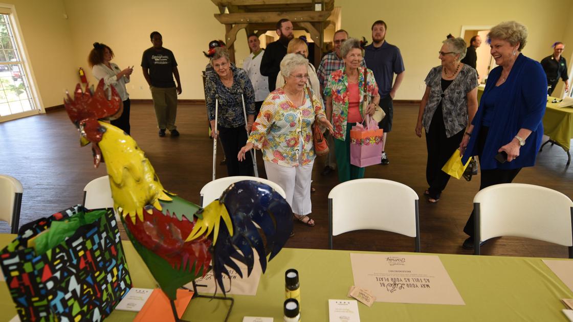 Siblings Win Olive Garden Contest With Tiny Hat Birthday Parties