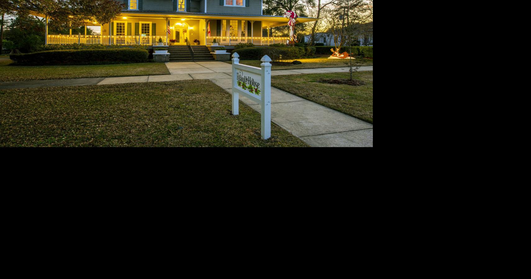 Christmas Tour of Homes offers variety of looks