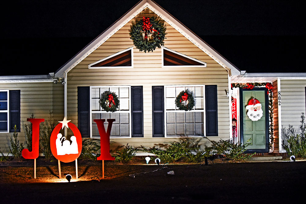 Christmas lights around Dothan Featured