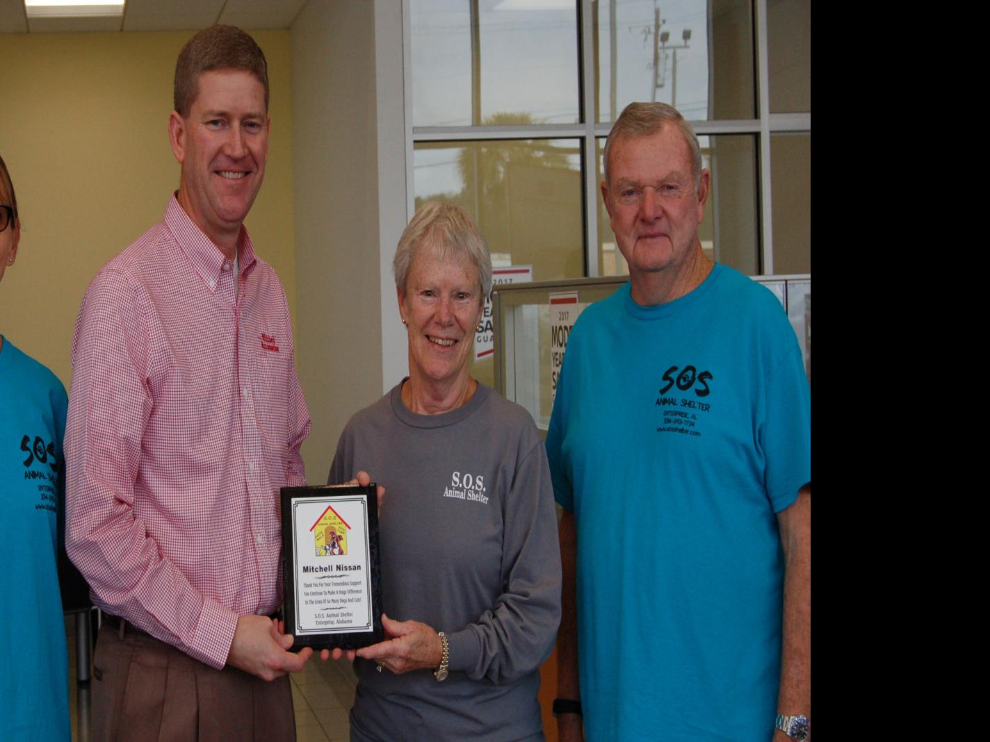 Sos Animal Shelter Presents Plaque To Mitchell Nissan News Dothaneagle Com