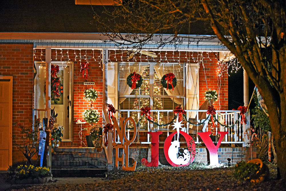 Christmas lights around Dothan Featured