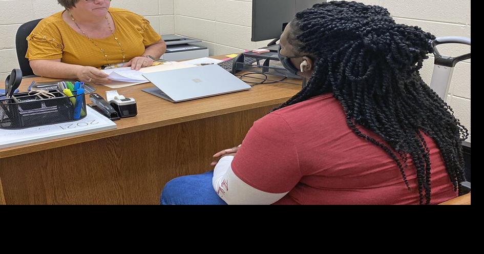 EOC ayuda a los estudiantes adultos con objetivos de educación/capacitación |  Mensajes