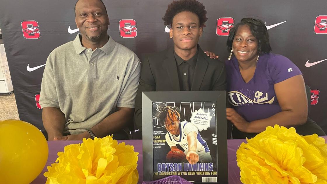 DothanEagle.com - Carroll’s Dawkins inks with UNA basketball image