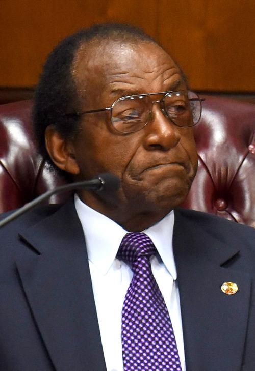 Amos Newsome Still Mum On Arrest For Assault On Tv Reporter Government Dothaneagle Com