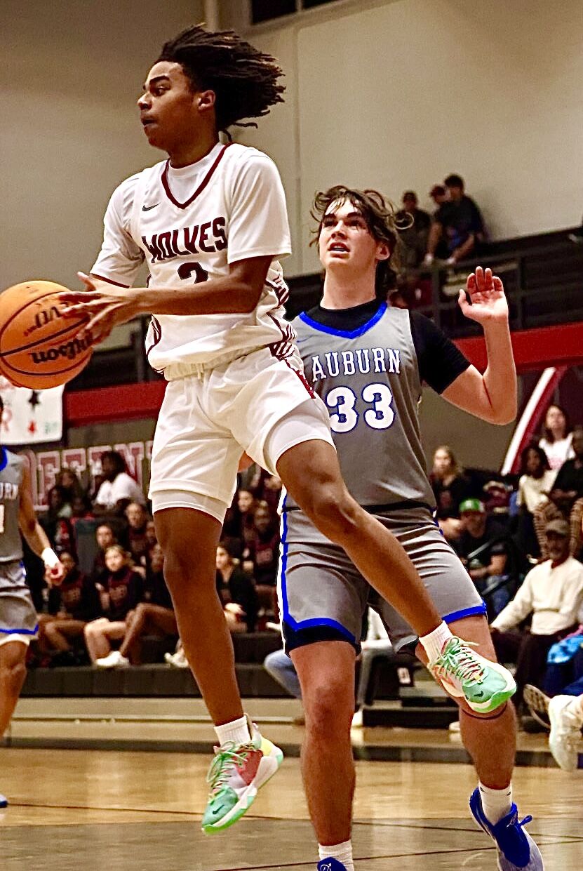 Auburn Secures Close Win Over Dothan High with Inbounds Play